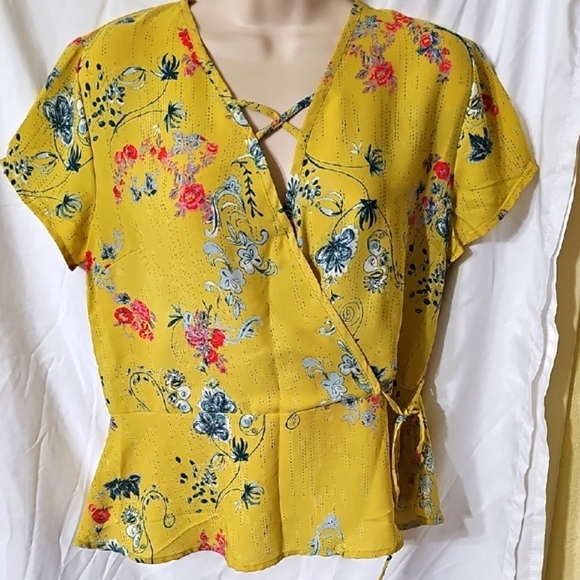 Elegant Floral Wrap Blouse in Yellow.   4 - Picture 4 of 7